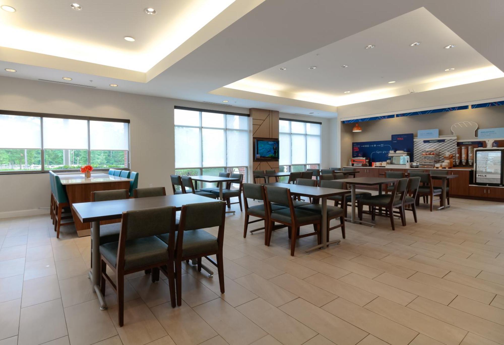 Holiday Inn Express Leland - Wilmington Area By Ihg Exterior foto